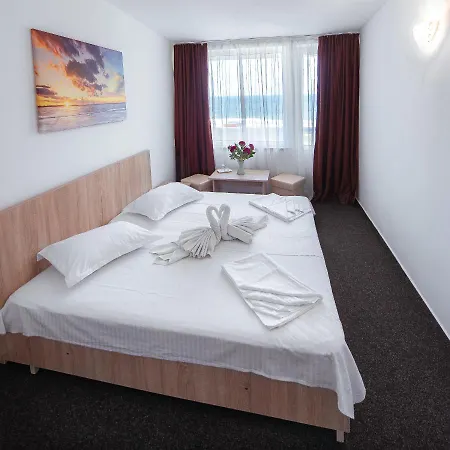 Nadia Hotel 2*