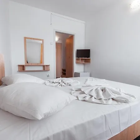 Nadia Hotel 2*